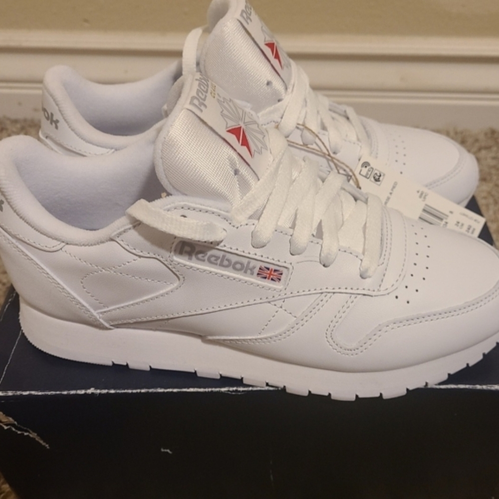 Reebok - Picture 2 of 5